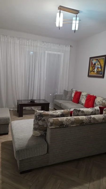 Tirane, jepet me qera apartament 1+1+Ballkon Kati 4, 70 m² 500 € (Prokuroria e Tiranes)