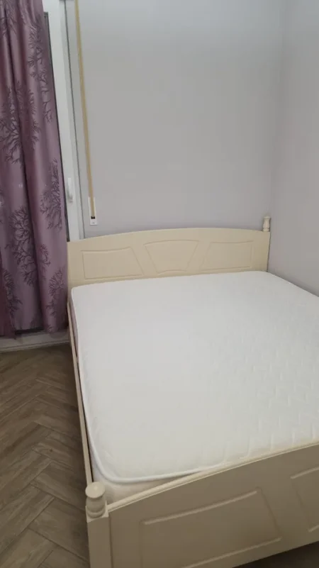 Tirane, jepet me qera apartament 1+1+Ballkon Kati 4, 70 m² 500 € (Prokuroria e Tiranes)