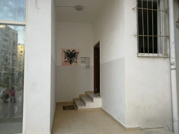 Tirane, shitet apartament 2+1 Kati 2, 82 m² 135000 € (Astir)
