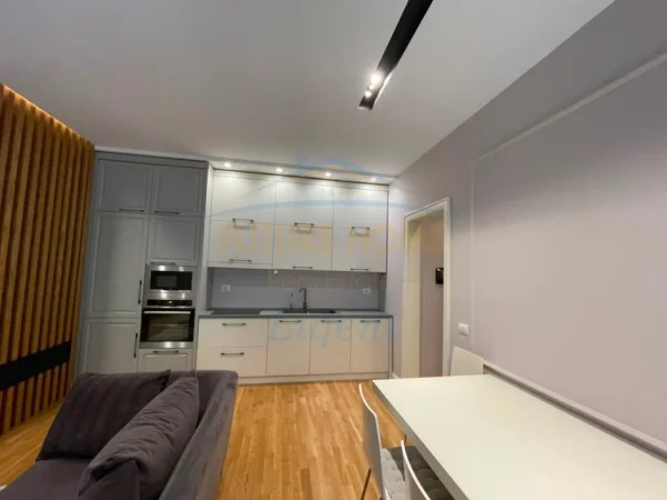 Tirane, jepet me qera apartament 1+1 , 63 m² 700 € (Kopshti Botanik)