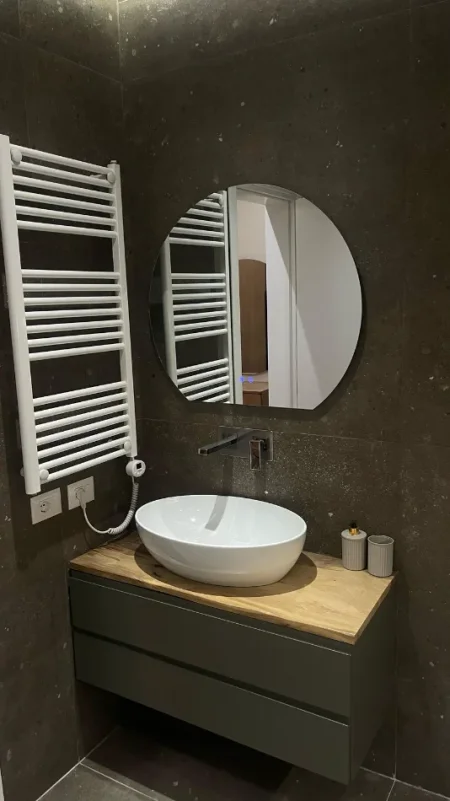 Tirane, jepet me qera apartament 2+1 , 116 m² 1.500 € (Liqeni i Thatë)