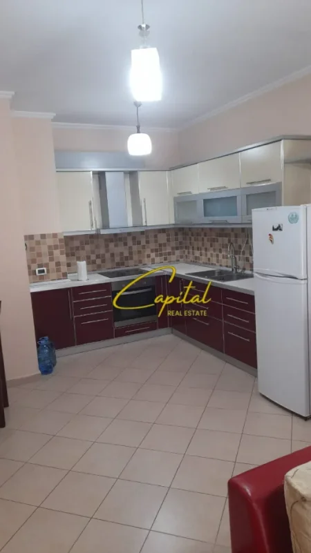 Tirane, jepet me qera apartament 1+1 Kati 2, 62 m² 550 € (ISH TREGU ELEKTRIK)