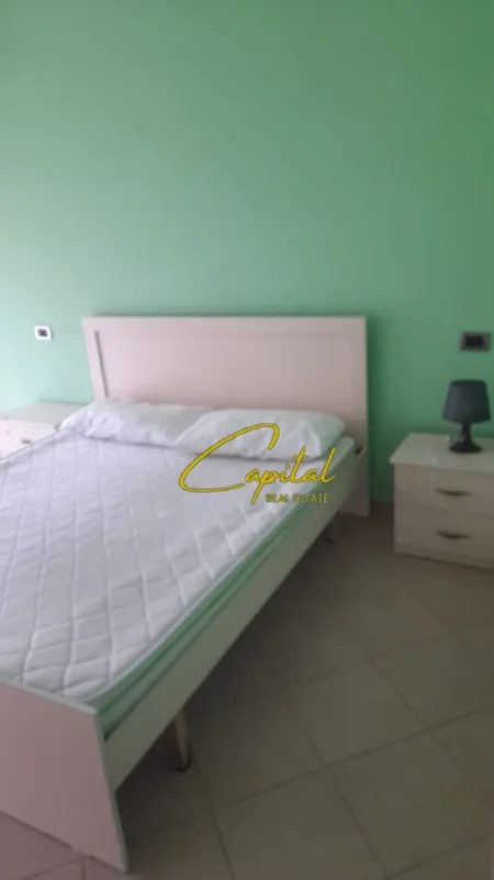 Tirane, jepet me qera apartament 1+1 Kati 2, 62 m² 550 € (ISH TREGU ELEKTRIK)