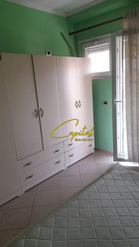 Tirane, jepet me qera apartament 1+1 Kati 2, 62 m² 550 € (ISH TREGU ELEKTRIK)