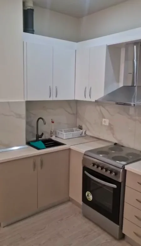 Tirane, jepet me qera apartament 1+1 Kati 2, 65 m² 650 € (Ish Stacioni i Trenit)
