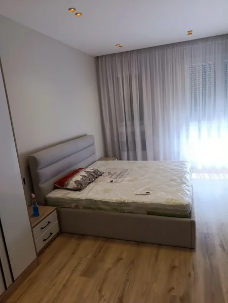 Tirane, jepet me qera apartament 2+1 Kati 2, 100 m² 600 € (Rruga 5 Maji)