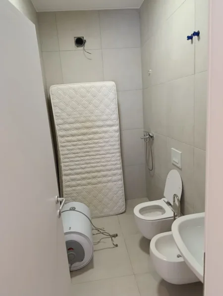 Tirane, jepet me qera apartament 2+1 Kati 2, 100 m² 600 € (Rruga 5 Maji)