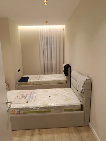 Tirane, jepet me qera apartament 2+1 Kati 2, 100 m² 600 € (Rruga 5 Maji)
