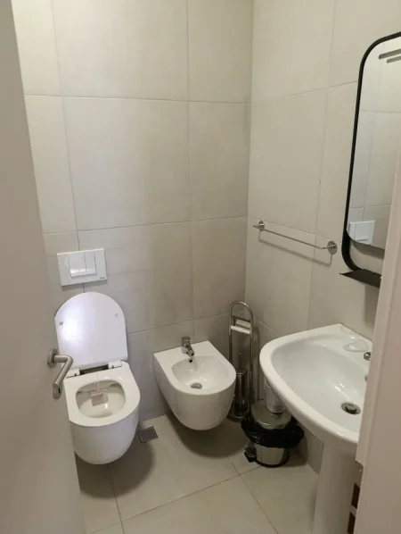 Tirane, jepet me qera apartament 2+1 Kati 2, 100 m² 600 € (Rruga 5 Maji)