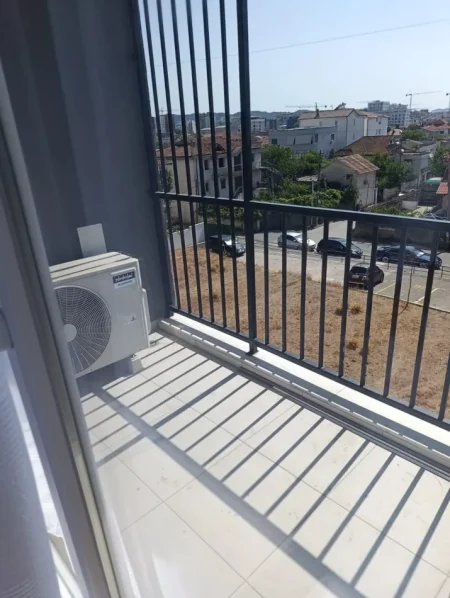 Tirane, jepet me qera apartament 2+1 Kati 2, 100 m² 600 € (Rruga 5 Maji)
