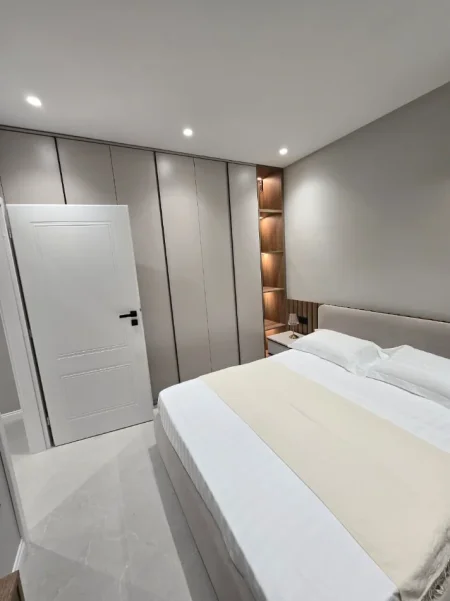 Tirane, jepet me qera apartament 1+1 , 72 m² 700 € (Don Bosko)
