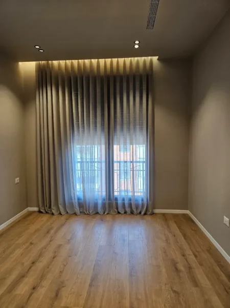 Tirane, jepet me qera apartament 2+1+Ballkon Kati 6, 120 m² 1.400 € (Kompleksi Delijorgji)