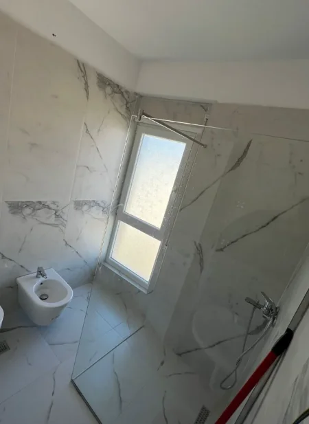 Tirane, jepet me qera apartament 2+1 , 100 m² 600 € 