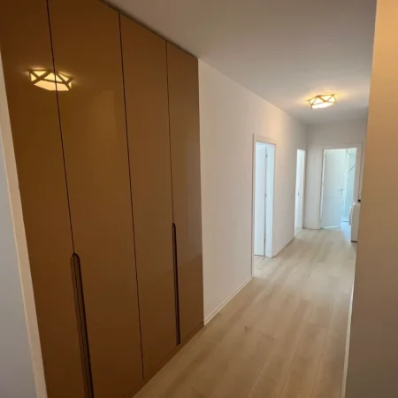 Tirane, jepet me qera apartament 2+1 , 100 m² 600 € 