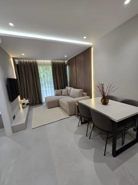Tirane, jepet me qera apartament 1+1 , 65 m² 650 € (Don Bosko)