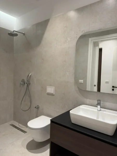 Tirane, jepet me qera apartament 2+1 Kati 3, 140 m² 2.800 € (LION PARK 1)