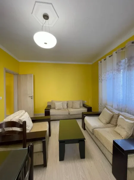Tirane, jepet me qera apartament 2+1+Ballkon Kati 4, (Don Bosko)