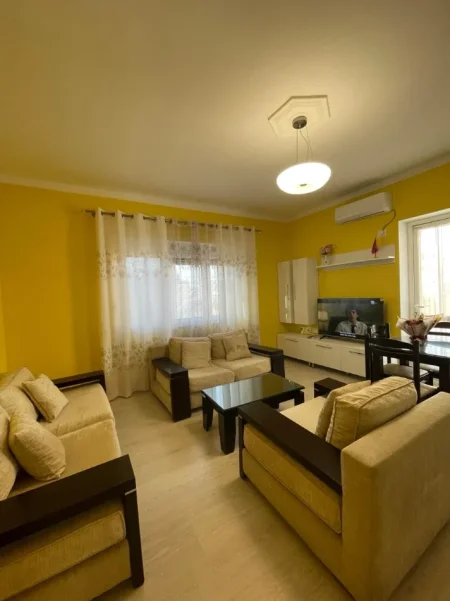 Tirane, jepet me qera apartament 2+1+Ballkon Kati 4, (Don Bosko)