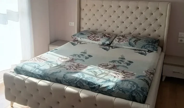 Tirane, jepet me qera apartament 1+1 Kati 9, 63 m² 500 € (Ali Demi)