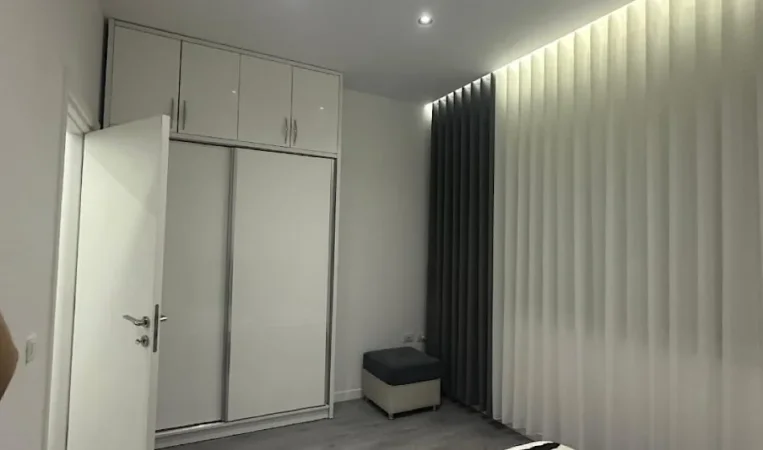 Tirane, jepet me qera apartament 1+1 Kati 1, 65 m² 700 € 