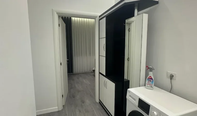 Tirane, jepet me qera apartament 1+1 Kati 1, 65 m² 700 € 