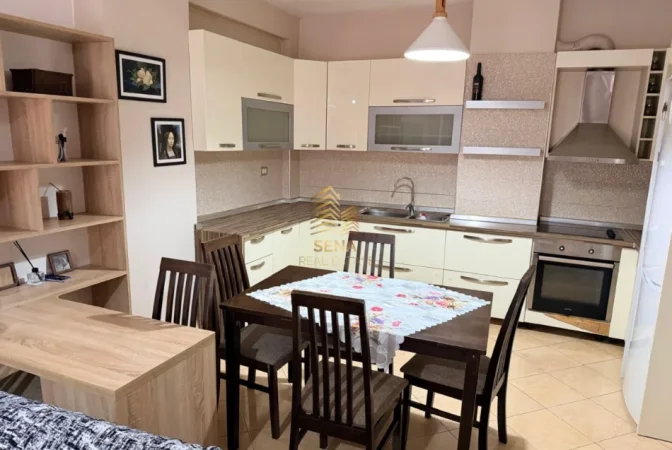 Tirane, jepet me qera apartament 1+1+Ballkon Kati 6, 60 m² 370 € (Yzberisht)