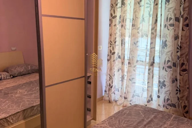 Tirane, jepet me qera apartament 1+1+Ballkon Kati 6, 60 m² 370 € (Yzberisht)
