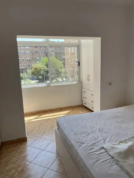 Tirane, jepet me qera apartament 1+1 Kati 3, 60 m² 400 € (Oxhaku)