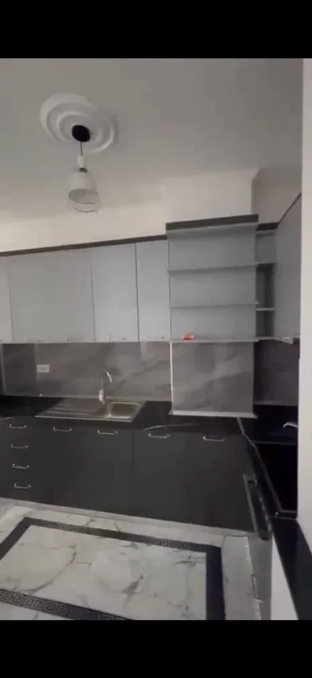 Tirane, jepet me qera apartament 2+1 Kati 1, 100 m² 600 € (5 MAJ)