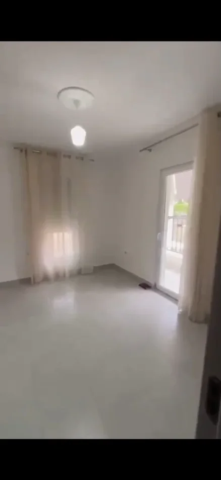 Tirane, jepet me qera apartament 2+1 Kati 1, 100 m² 600 € (5 MAJ)
