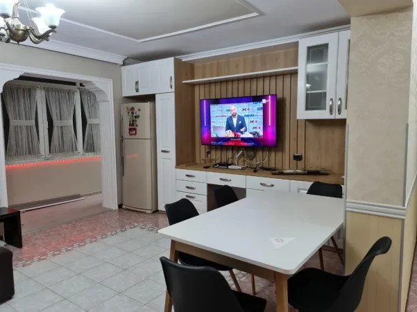Tirane, jepet me qera apartament 3+1 Kati 4, 125 m² 750 € (BLLOKU)