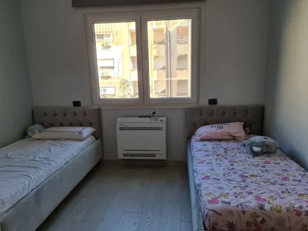 Tirane, jepet me qera apartament 3+1 Kati 4, 125 m² 750 € (BLLOKU)