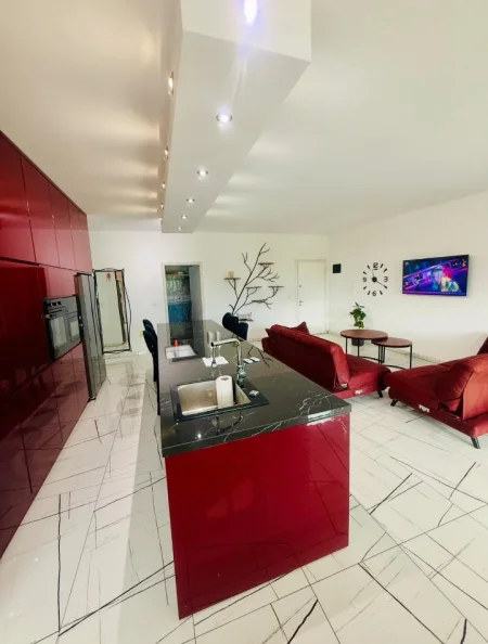 Tirane, jepet me qera apartament 2+1+Ballkon Kati 4, 137 m² 1.200 € (liqeni thate)