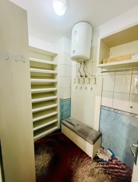 Tirane, jepet me qera apartament 2+1+Ballkon Kati 4, 137 m² 1.200 € (liqeni thate)