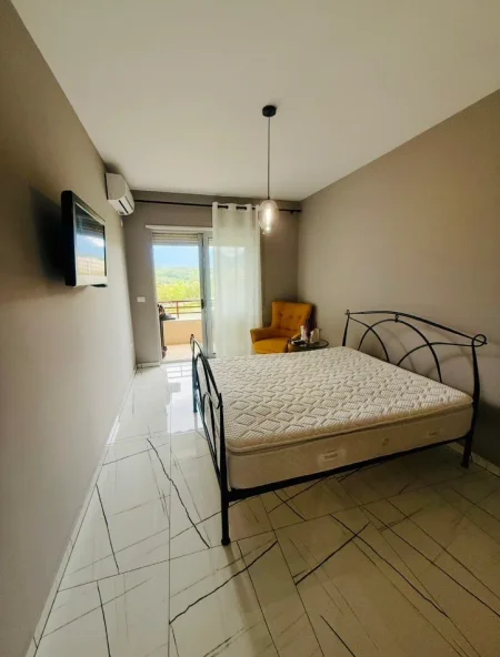 Tirane, jepet me qera apartament 2+1+Ballkon Kati 4, 137 m² 1.200 € (liqeni thate)