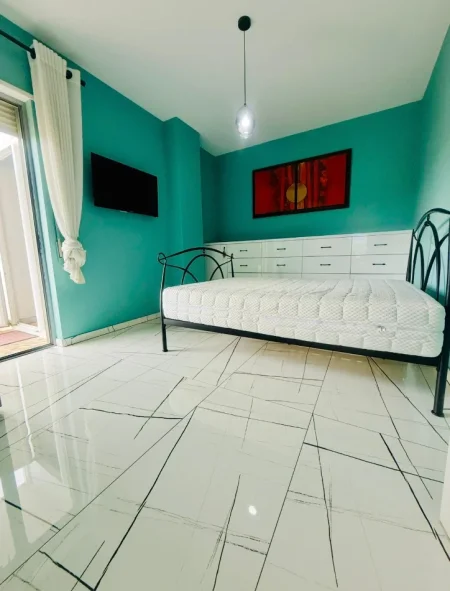 Tirane, jepet me qera apartament 2+1+Ballkon Kati 4, 137 m² 1.200 € (liqeni thate)