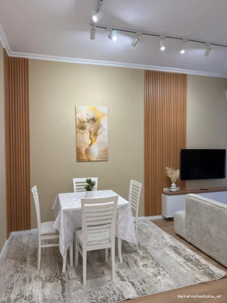 Tirane, jepet me qera apartament 1+1+Ballkon Kati 5, 60 m² 750 € (Kopshti Botanik)