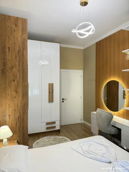 Tirane, jepet me qera apartament 1+1+Ballkon Kati 5, 60 m² 750 € (Kopshti Botanik)