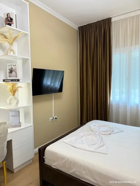 Tirane, jepet me qera apartament 1+1+Ballkon Kati 5, 60 m² 750 € (Kopshti Botanik)