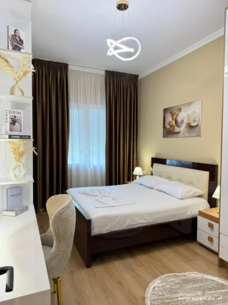 Tirane, jepet me qera apartament 1+1+Ballkon Kati 5, 60 m² 750 € (Kopshti Botanik)