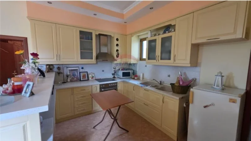 Vlore, shitet Vile Vile 3 Katshe , 407 m² 230.000 € (Rruga Demokracia, Vlorë)