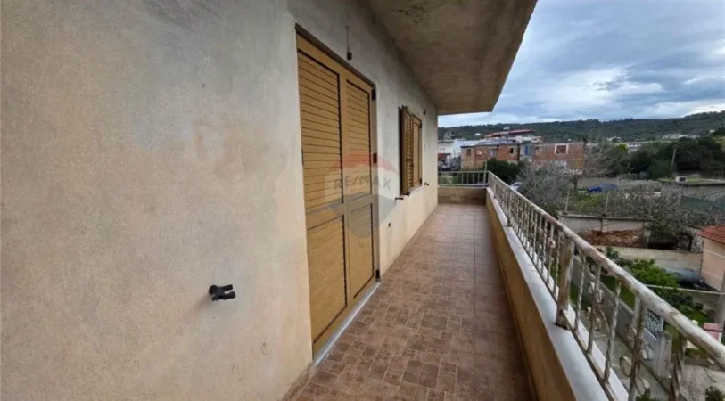 Vlore, shitet Vile Vile 3 Katshe , 407 m² 230.000 € (Rruga Demokracia, Vlorë)