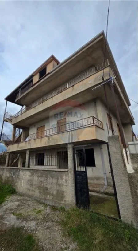 Vlore, shitet Vile Vile 3 Katshe , 407 m² 230.000 € (Rruga Demokracia, Vlorë)