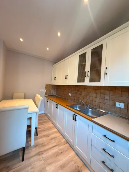 Tirane, shes apartament 2+1+Ballkon Kati 3, 106 m² 220.000 € 