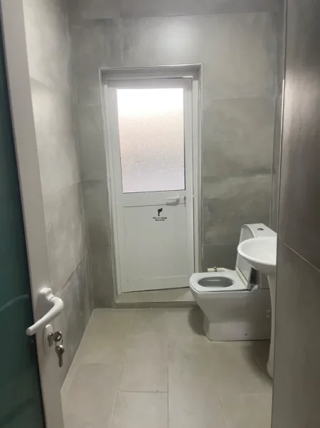 Tirane, jepet me qera apartament 1+1 Kati 2, 50 m² 650 € (BULEVARDI I RI)