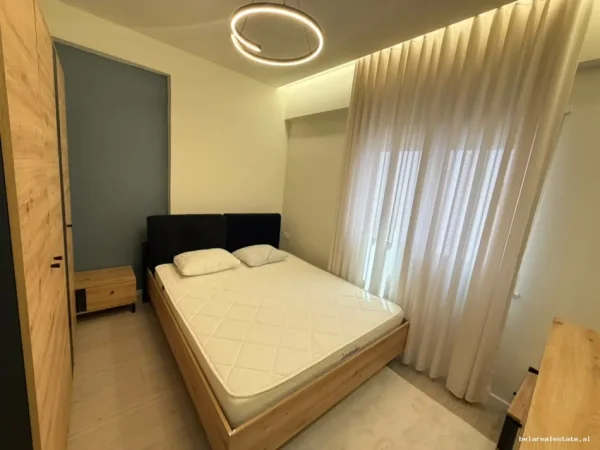 Tirane, jepet me qera apartament 1+1+Ballkon Kati 2, 64 m² 690 € (Rruga e Barrikadave)