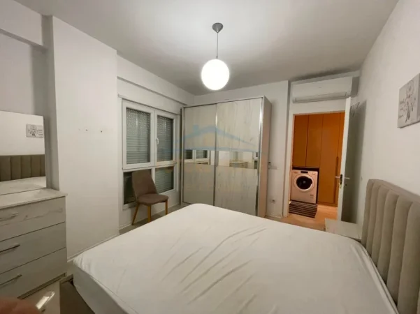 Tirane, jepet me qera apartament 2+1 Kati 9, 87 m² 650 € (Rruga 5 Maj)