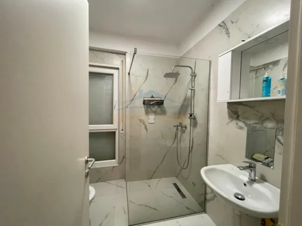 Tirane, jepet me qera apartament 2+1 Kati 9, 87 m² 650 € (Rruga 5 Maj)