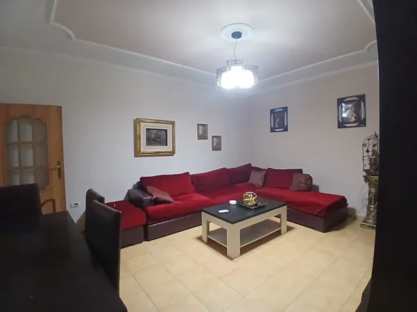 Tirane, jepet me qera apartament 2+1 Kati 1, 90 m² 400 € (Ali Demi)