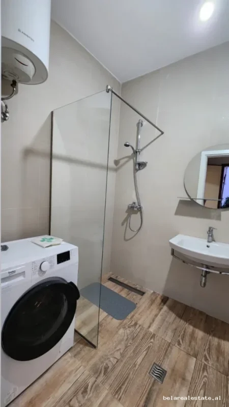 Tirane, jepet me qera Vile Vile 2 Katshe Kati 1, 65 m² 535 € (Rruga Elbasanit)